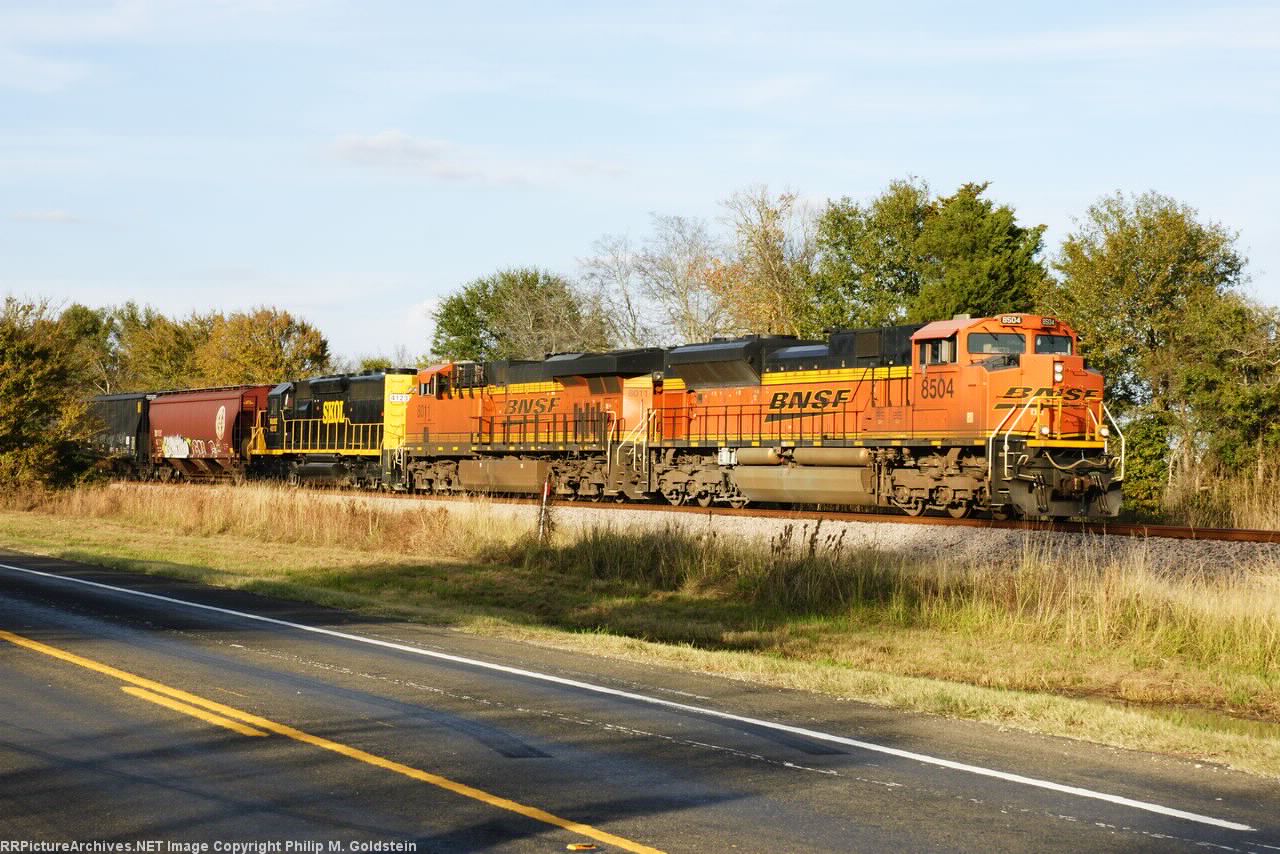 BNSF 8504, 8011, WAMX 4123